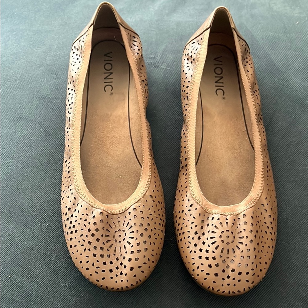 Vionic Women’s Spark Robyn - Tan - Perforated Ballet Flat